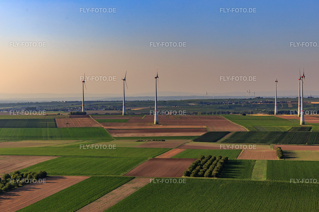 Windpark Hochborn-Gau-Heppenheim nördlich von Bechtheim | Luftbild: Windpark Hochborn-Gau-Heppenheim nördlich von Bechtheim im Ortsteil Heßloch in Dittelsheim-Heßloch im Bundesland Rheinland-Pfalz in Deutschland. Foto: IMG_103143.jpg vom 29.08.2017 durch Werner Riehm/FLY-FOTO.de - Realisiert mit Pictrs.com