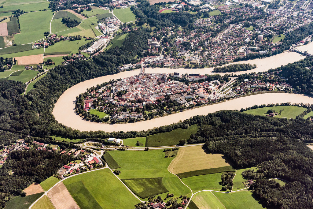 dr__0011570.jpg | WASSERBURG AM INN 01.08.2017 Stadtansicht vom Innenstadtbereich in Wasserburg am Inn im Bundesland Bayern, Deutschland. // City view of the city area of in Wasserburg am Inn in the state Bavaria, Germany. Foto: Daniel Reiter