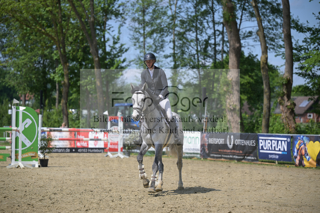 DOS_8868 | Entdecke hochwertige Reitturnierfotos von Foto Oger. Professionell, emotional und authentisch – jetzt Lieblingsmomente im Shop bestellen.Deutschlandweite Turnierfotografie. - Realisiert mit Pictrs.com
