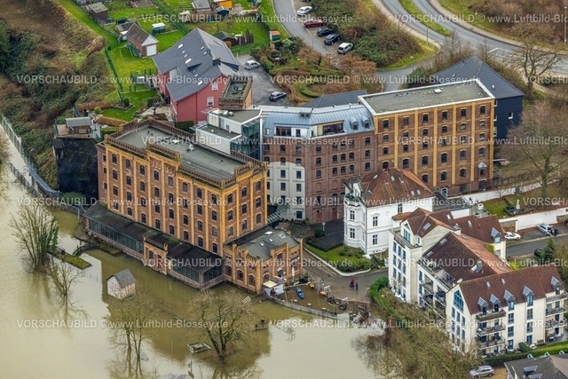 Hattingen231202320Ruhr-topaz | Luftbild, Ruhrhochwasser, Weihnachtshochwasser 2023, Fluss Ruhr tritt nach starken Regenfällen über die Ufer, Überschwemmungsgebiet am Hotel Birschel-Mühle, Kanu am Hotel, Baak, Hattingen, Ruhrgebiet, Nordrhein-Westfalen, Deutschland