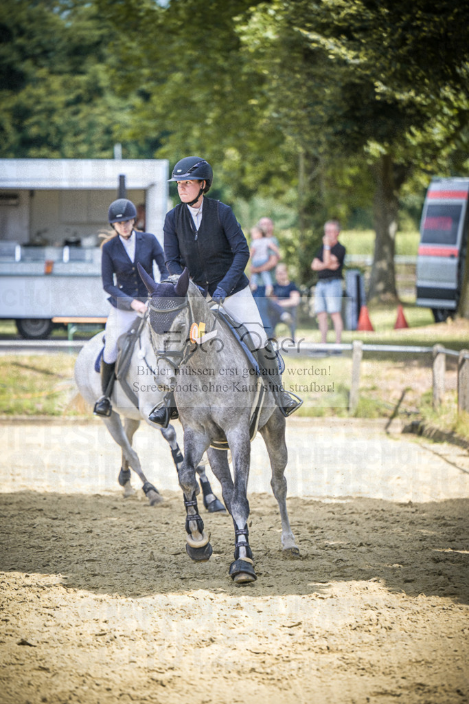 DOS_5305 | Entdecke hochwertige Reitturnierfotos von Foto Oger. Professionell, emotional und authentisch – jetzt Lieblingsmomente im Shop bestellen.Deutschlandweite Turnierfotografie. - Realisiert mit Pictrs.com