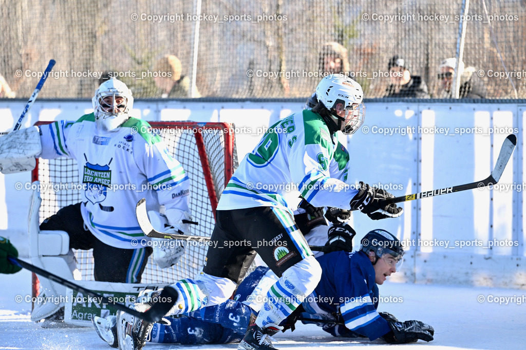 EC Tigers Paternion vs. EC FELD AM SEE/DSG LEDENITZEN | #32 Baumann Rene EC FELD AM SEE Ledenitzen, #89 Staudacher Sandro EC FELD AM SEE Ledenitzen, #3 Kronawetter Piersilvio EC Tigers Paternion, EC Tigers Paternion vs. EC FELD AM SEE/DSG LEDENITZEN, EC Tigers Paternion vs. EC FELD AM SEE/DSG LEDENITZEN am 04.01.2026 in Paternion (Eislaufplatz Paternion), Austria, (Photo by Bernd Stefan)