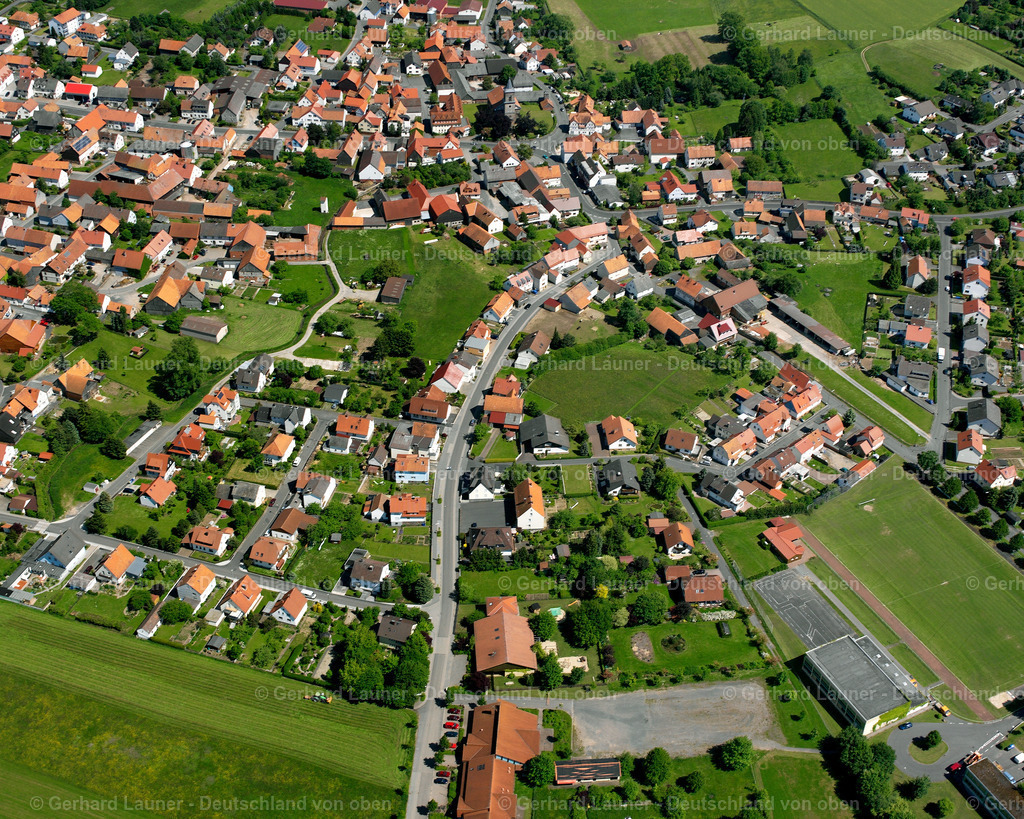 2615824 | MAAR 09.06.2006 Wohngebiet einer Einfamilienhaus- Siedlung  in Maar im Bundesland Hessen, Deutschland // Single-family residential area of settlement  in Maar in the state Hesse, Germany Foto: Gerhard Launer