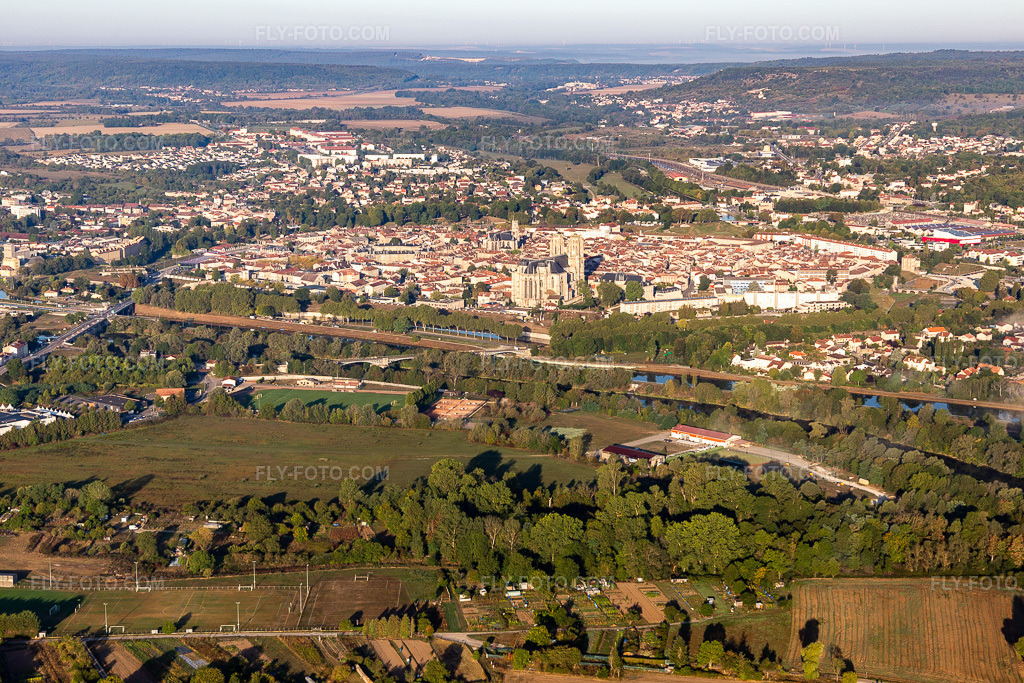Aerial view: View of the town in Dommartin-lès-Toul in the state Meurthe et Moselle, France.Photo: IMG_118106.jpg taken on 09/15/2019 by Werner Riehm/FLY-FOTO.comResolution of the original: 5472 x 3648 px