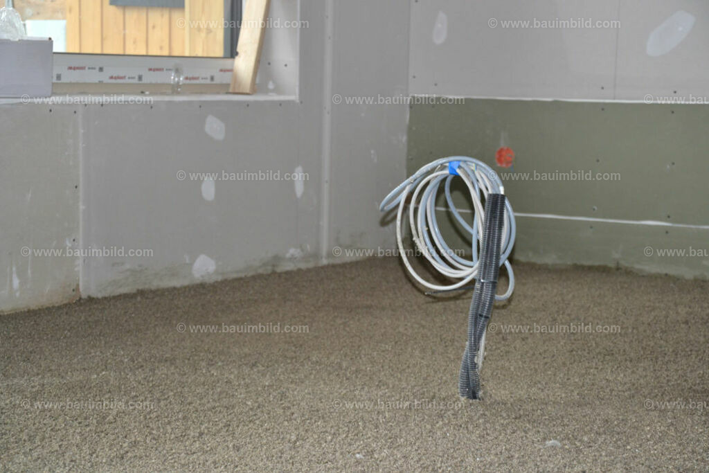 bib-lg19-fussbodenaufbau-0113 | Nach LV-Leistungsgruppen sortierte Detailfotos über den Bau eines Hauses. Alle Hausbau-Bilder direkt vom Urheber und Autor der Website Haus-Selber-Bauen.com