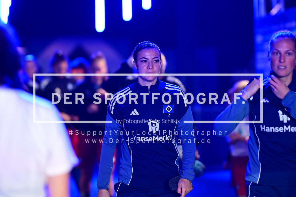 Fußball I Frauen I Saison 2025-2026 I Bundesliga I 10. Spieltag I Hamburger SV - 1. FC Nürnberg I 43988 | Portrait, Porträt, Portraitaufnahme, Personenfoto, Einzelbild, Einzelfoto, Halbportrait:  Vildan Kardesler (7, Hamburger SV) - Realized with Pictrs.com