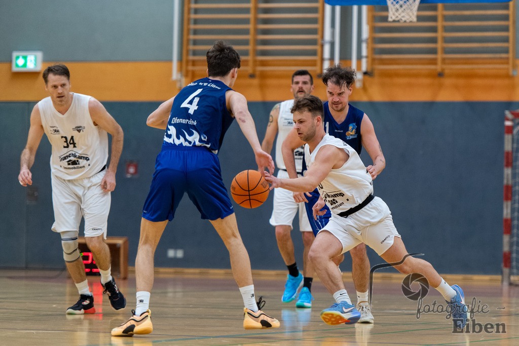Wattworms Edewecht-Lions Ofenerdiek | Wattworms Edewecht (weiß)-Lions Ofenerdiek (blau) am 22.02.2026 in Edewecht (Heinz-zur-Jührden-Halle); Photo: Philip Eiben 2025 - Realisiert mit Pictrs.com