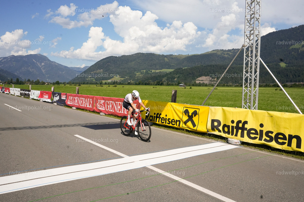 943_20230817_Bewerb_Maenner_Muehlanger | AUT - OESTERREICH, 2023-08-16: SPORT RENNRAD-FAHREN - 55. INTERNATIONALER RADWELTPOKAL IN ST. JOHANN IN TIROL  - Vintage-Radrennen mit WM-Bronze-Medaillen-Siegerin Christina Schweinberger, den Teilnehmer und Alexander Baumann (vom Orginastions-Team) - TAG 2 BEWERB MAENNER IN SECHS GRUPPEN  ; Foto: Roland Muehlanger