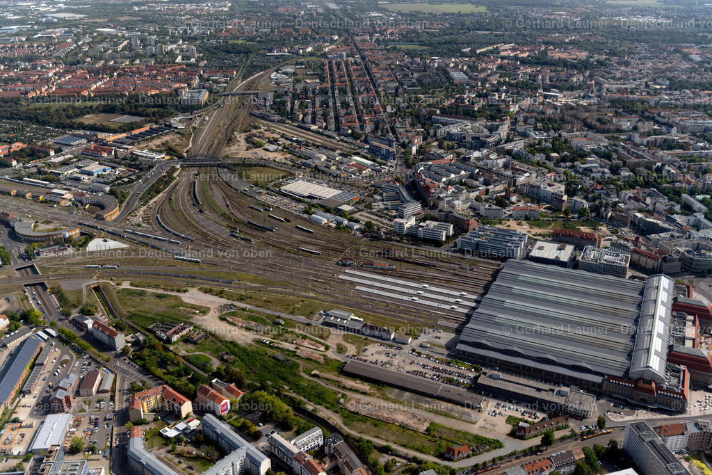 4039700 | LEIPZIG 14.09.2020 Hauptbahnhof in Leipzig im Bundesland Sachsen, Deutschland. Weiterführende Informationen bei: Deutsche Bahn AG. // Main Station in Leipzig in the state Saxony, Germany. Further information at: Deutsche Bahn AG. Foto: Gerhard Launer