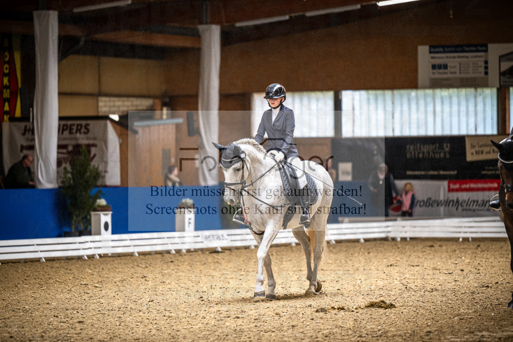 DOS_0802 | Entdecke hochwertige Reitturnierfotos von Foto Oger. Professionell, emotional und authentisch – jetzt Lieblingsmomente im Shop bestellen.Deutschlandweite Turnierfotografie. - Realisiert mit Pictrs.com