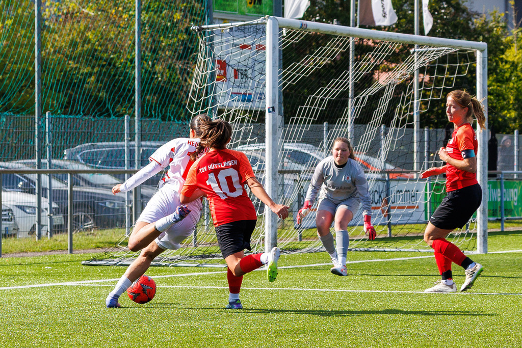 FCHHÜT_251003_4436 | 1.FC Heidenheim 1846 II vs. TSV Hüttlingen, Fußball, Frauen, Bezirkspokal, 2025/2026, 1.Runde, 03.10.2025 in Mergelstetten, Sportplatz 2(Foto: Michael Bulling) - Realisiert mit Pictrs.com