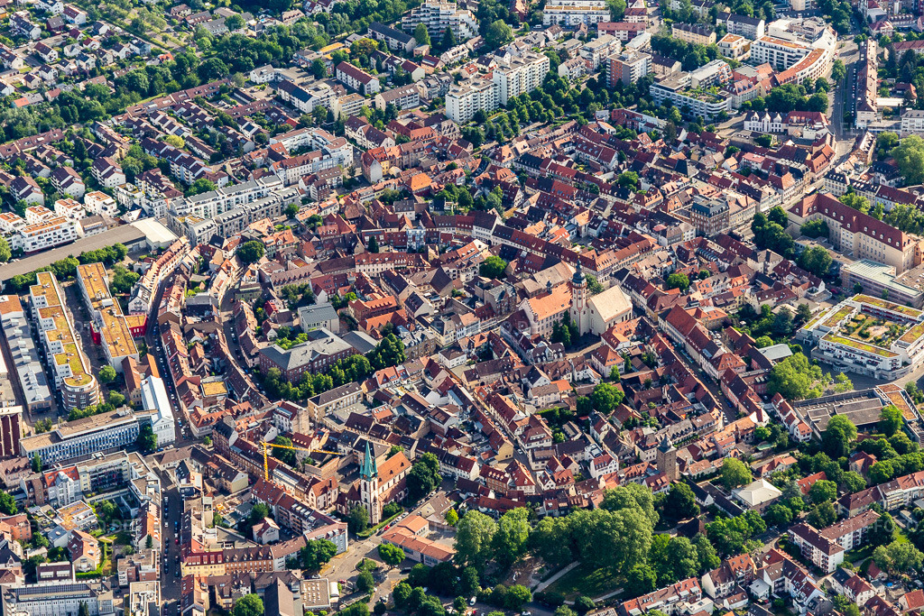 Luftbild: Historische Altstadt Durlach im Ortsteil Durlach in Karlsruhe im Bundesland Baden-Württemberg in Deutschland. Foto: IMG_131607.jpg vom 22.05.2022 durch Werner Riehm/FLY-FOTO.deDurlacher.de