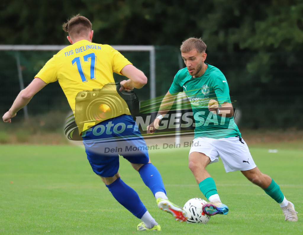 TuS GW Pödinghausen - TuS Dielingen | Auf dem Bild zu sehen: grün TuS GW Pödinghausen: Umut Uyanik ; gelb TuS Dielingen: Tristan GroßTuS GW Pödinghausen, TuS Dielingen, Saison 25/26, Bezirksliga, Enger, Deutschland - Realisiert mit Pictrs.com