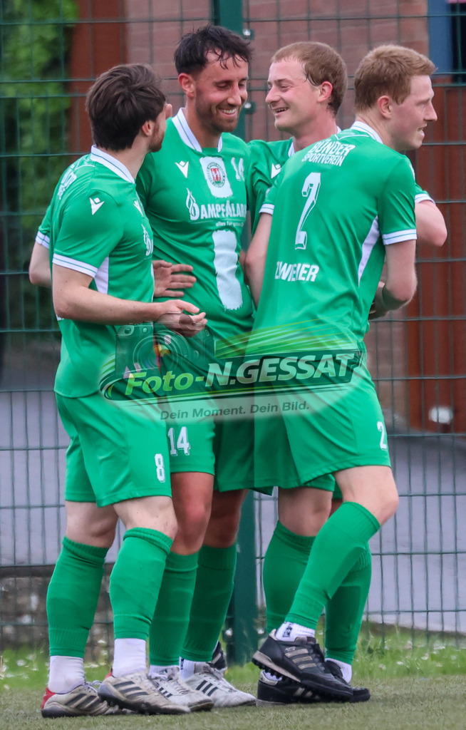 Bünder SV - SV Enger-Westerenger, | Auf dem Bild zu sehen: grün Bünder SV: Mitte Doppeltorschütze Florian Schmale Bünder SV, SV Enger-Westerenger, Saison 25/26, Kreisliga A, Bünde, Deutschland - Realisiert mit Pictrs.com