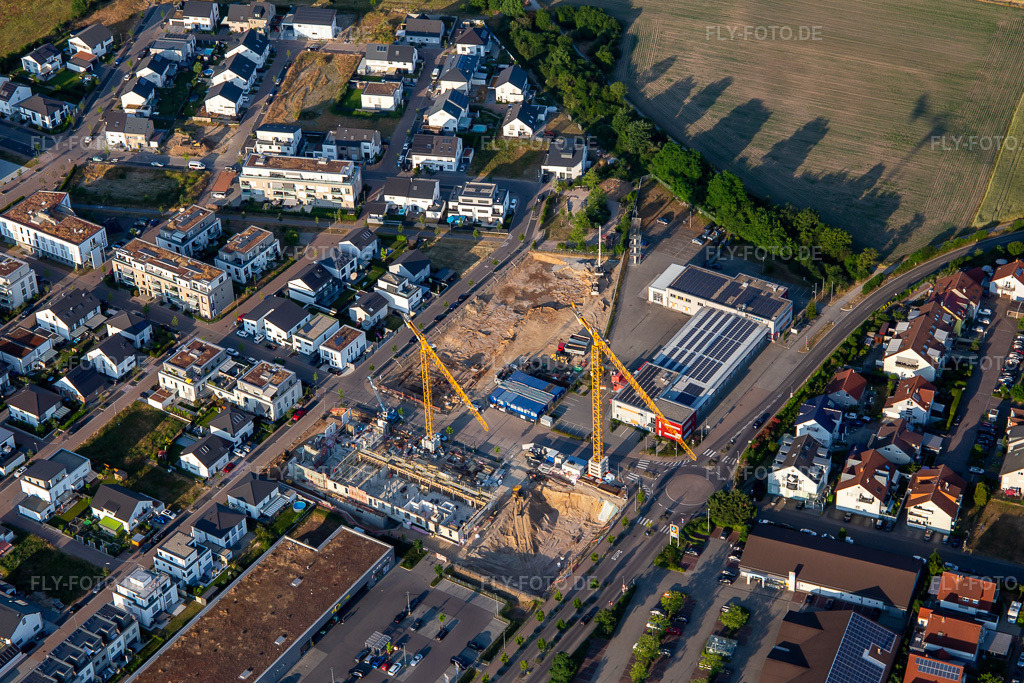 Luftbild: Baustelle Am Wall von Nordwesten im Ortsteil Hochstetten in Linkenheim-Hochstetten im Bundesland Baden-Württemberg in Deutschland. Foto: IMG_136251.jpg vom 07.06.2023 durch Werner Riehm/FLY-FOTO.de