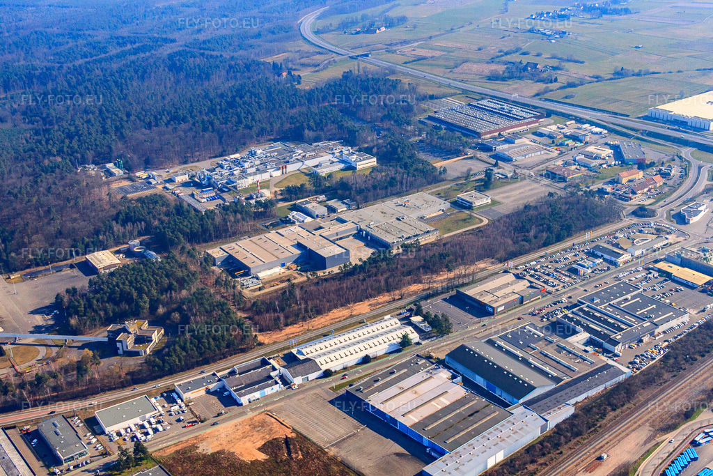 Vue aérienne: Parc industriel Chem. de la Sandlach avec Siemens SAS et Mars Wrigley à le quartier Ceinture Forêt Nord in Hagenau dans le département Bas Rhin, France – .Photo: IMG_62822.jpg prise le 09/03/2014 par Werner Riehm/FLY-FOTO.eu – Résolution de l'original: 4752 x 3168 px – Siemens – Global Petcare, Food & Nutrition, and Snacking Brands | Mars, Incorporated