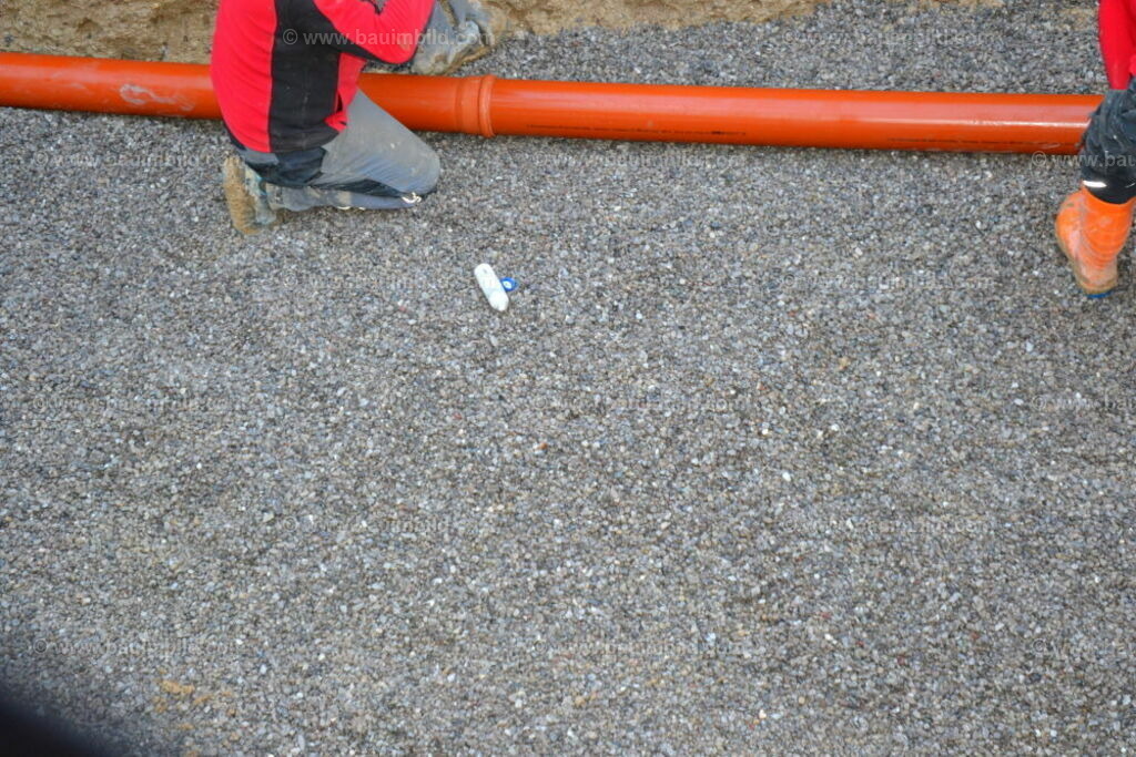 bib-lg03-abwasserkanal-0051 | Nach LV-Leistungsgruppen sortierte Detailfotos über den Bau eines Hauses. Alle Hausbau-Bilder direkt vom Urheber und Autor der Website Haus-Selber-Bauen.com