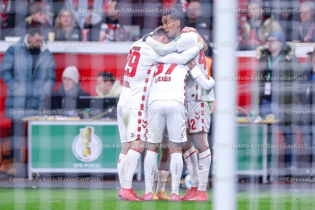 DFB05022501038 | 05.02.2025, Fußball, DFB-Pokal Viertelfinale, Bayer 04 Leverkusen - 1.FC Köln, BayArena, Saison 2024 2025: Torjubel nach dem 1:0 durch Torschütze Damion Downs (FC Köln #42) DFB regulations prohibit any use of photographs as image sequences and or quasi-video.
