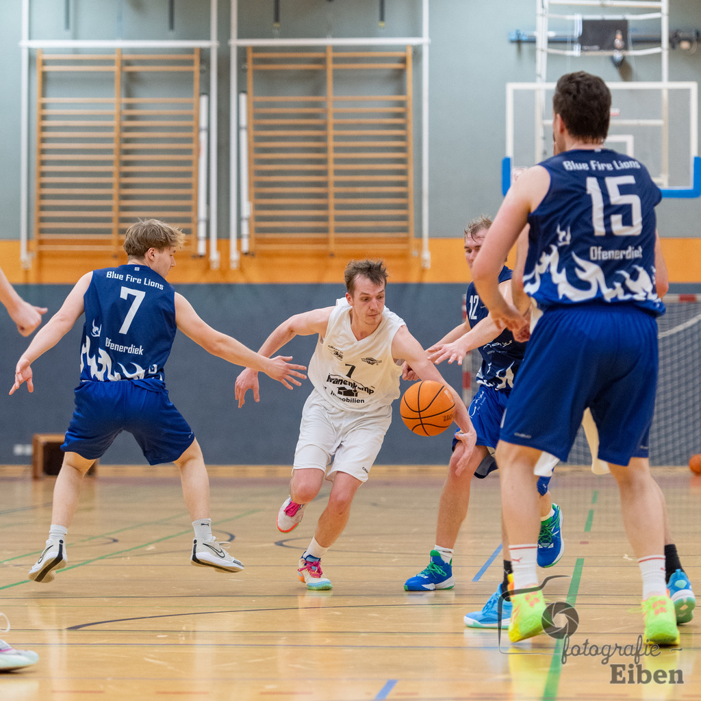 Wattworms Edewecht-Lions Ofenerdiek | Wattworms Edewecht (weiß)-Lions Ofenerdiek (blau) am 22.02.2026 in Edewecht (Heinz-zur-Jührden-Halle); Photo: Philip Eiben 2025 - Realisiert mit Pictrs.com