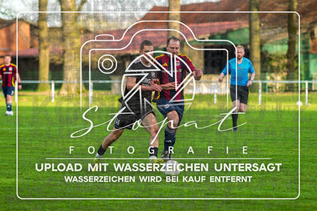 FGFSSGN-1016 | Armin Masic (FG Fulde-Stellichte 2 #14) und Jan Meyer (SG Nordheide 3 #17) beim Herren 3. Kreisklasse HK Spiel zwischen FG Fulde-Stellichte II und SG Nordheide III im Fulder Zentralstadion, Fulde (Simon Paul Stopat) - Realisiert mit Pictrs.com