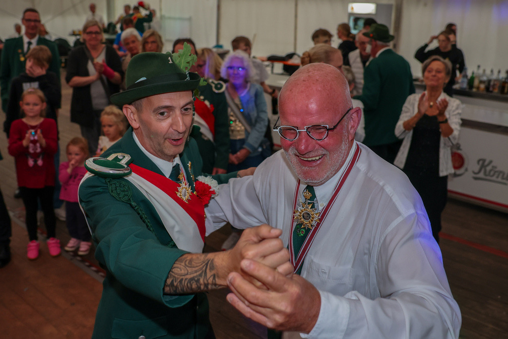 top-top.de-250601-137 | Foto, Video, Fotografie, Videografie, Fotobox, DJ, Discjockey, Musik, Musikbox, Veranstaltung, Photobooth, Amazon, Ebay, Buchtipp, Bestseller, Autor, Verlag, Buch, Wesel, Hamminkeln, NRW, Dinslaken, Rees, Drohne, Hochzeit, Party, Fotobox, Wesel, Fotograf