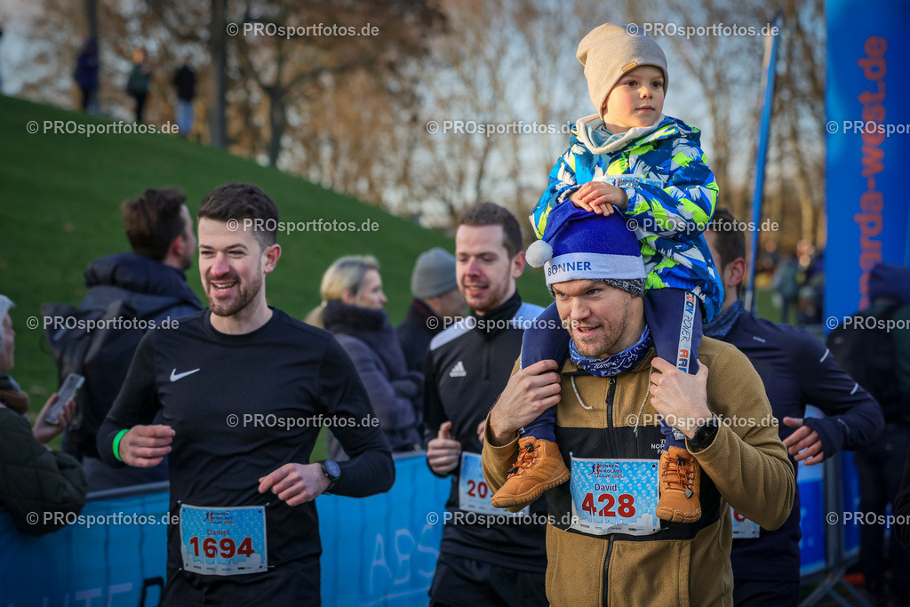 6. Bonner Nikolauslauf; Bonn, 14.12.2025 | Impressionen vom 6. Bonner Nikolauslauf am 14.12.2025 in Bonn (Nordrhein-Westfalen). 