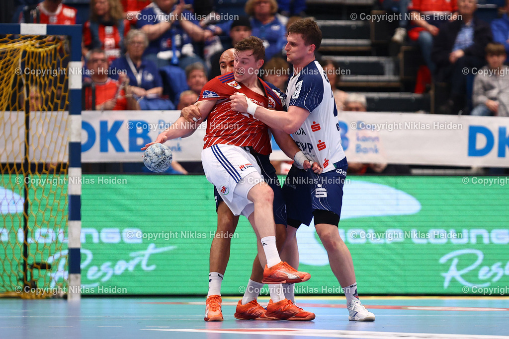 NH_HandballSportVereinHamburg_1VfLPotsdam_HandballBundesliga_03042025 | #33 Moritz Sauter (HSV Hamburg), #17 Jannek Klein (1. VfL Potsdam)Handball I Herren I Bundesliga (Daikin HBL) I Saison 2024-2025 I 25. Spieltag I HSV Hamburg - 1. VfL Potsdam I 03.04.2025 I Sporthalle Hamburg