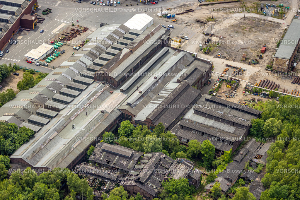 Bochum220603480 | Luftbild, Westpark Werkshallen Bochumer Verein, zerstörte Dächer und zerfallene Gebäude, Kruppwerke, Bochum, Ruhrgebiet, Nordrhein-Westfalen, Deutschland
