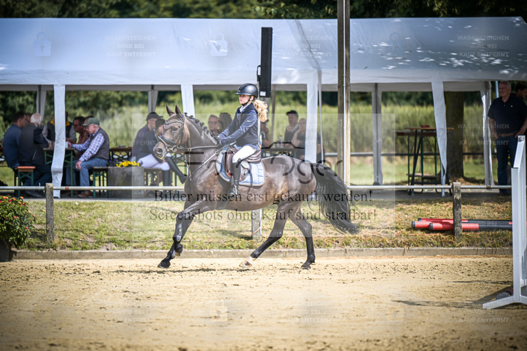 DOS_5079 | Entdecke hochwertige Reitturnierfotos von Foto Oger. Professionell, emotional und authentisch – jetzt Lieblingsmomente im Shop bestellen. - Realisiert mit Pictrs.com