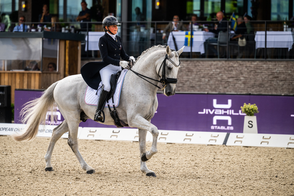 Fie Christine Skarsoe on Imperador dos Cedros | FEI Dressage European Championship for Seniors - Realisiert mit Pictrs.com