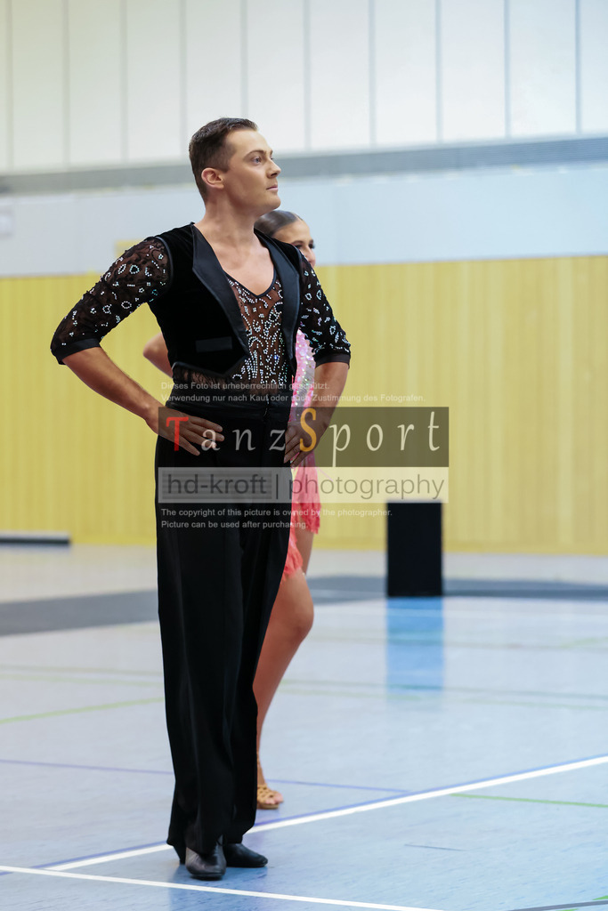 20260307_Solo-Forma_BL2_Nbg09444 | Tanzsportbilder, Standardtanz, Lateintanz, WDSF, DTV, LTVB, dancecomp, goc, hessen tanzt, blaues band der spree, walzer, tango, wiener walzer, slowfox, quickstepp, samba, rumba, cha-cha-cha, paso doble. jive, hd-kroft photography, turniertanzsport