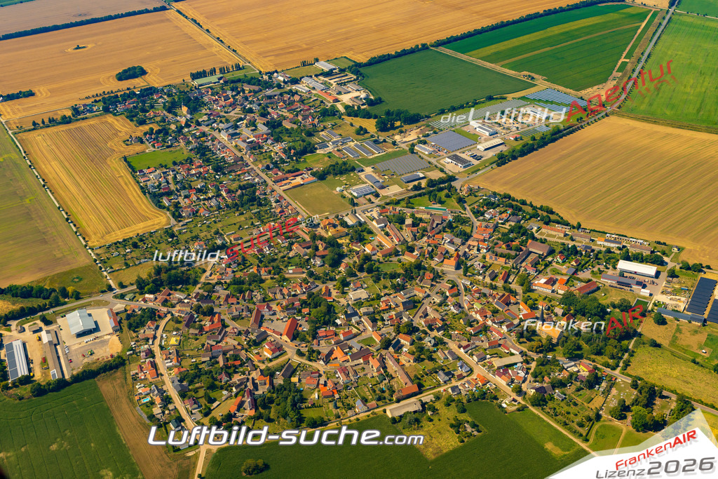 Luftaufnahme der Stadt Barnstädt - Die Luftaufnahme wurde 2025 vom UL-Flugzeug heraus erstellt ( keine Drohne ) - Hochauflösende Luftaufnahme - für professionelle Ausdrucke geeignet. Die Geschenkidee !Hier alle&nbsp;Infos zur Lizenzierung der LuftaufnahmeWir fliegen auch dieses Jahr wieder in Ihre Region um Luftbilder zu erstellen.- Luftbild anfragen