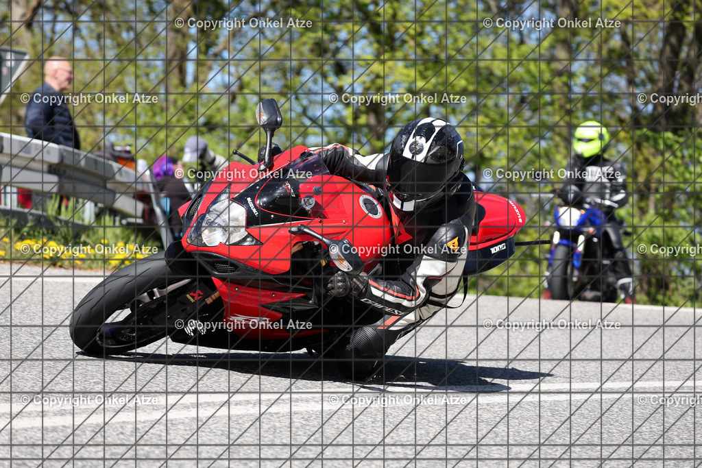 IMG_7339 | Fotograf am Kyffhäuser. Onkel Atze. Kyffhäuser Rennstrecke. Café36. Motorsportfotografie. - Realisiert mit Pictrs.com