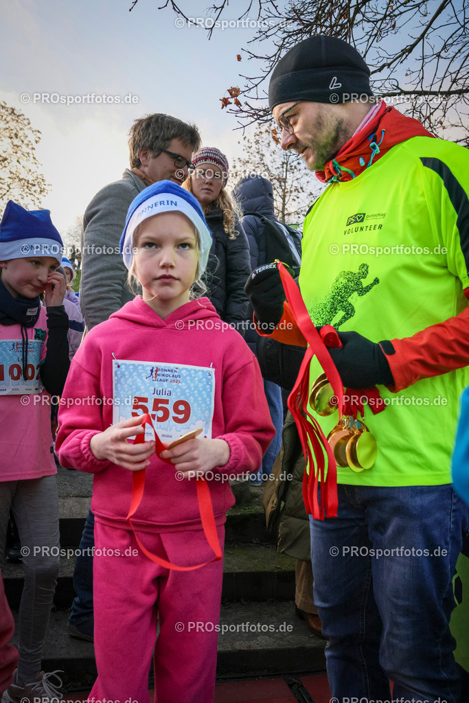 6. Bonner Nikolauslauf; Bonn, 14.12.2025 | Impressionen vom 6. Bonner Nikolauslauf am 14.12.2025 in Bonn (Nordrhein-Westfalen). 