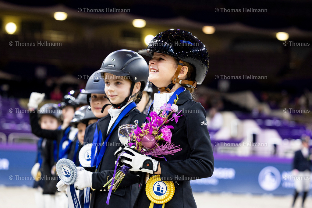 TH_Führzügel Wettbewerb_ Nürnberger_ 133-BROENNER Tilda Margret (GER)_ Arts Deileila_12822 | Führzügel Wettbewerb, Nürnberger, 133BROENNER Tilda Margret (GER), Arts Deileila beim Festhallen Reitturnier Frankfurt 2023 am 15.12.23 in Frankfurt, Festhalle