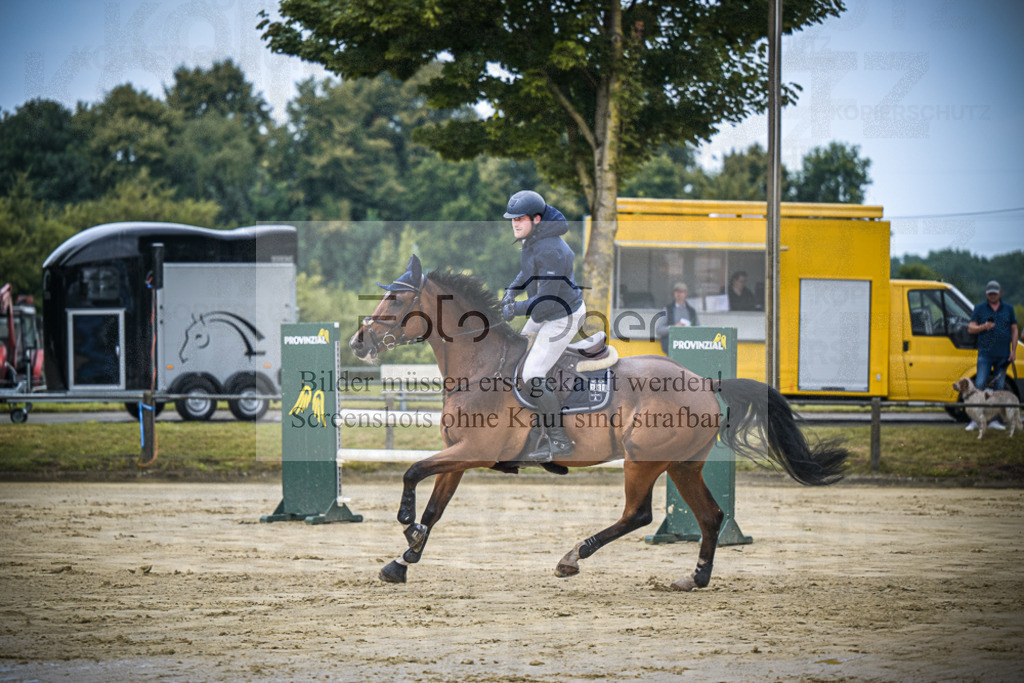 DOS_1748 | Entdecke hochwertige Reitturnierfotos von Foto Oger. Professionell, emotional und authentisch – jetzt Lieblingsmomente im Shop bestellen.Deutschlandweite Turnierfotografie. - Realisiert mit Pictrs.com