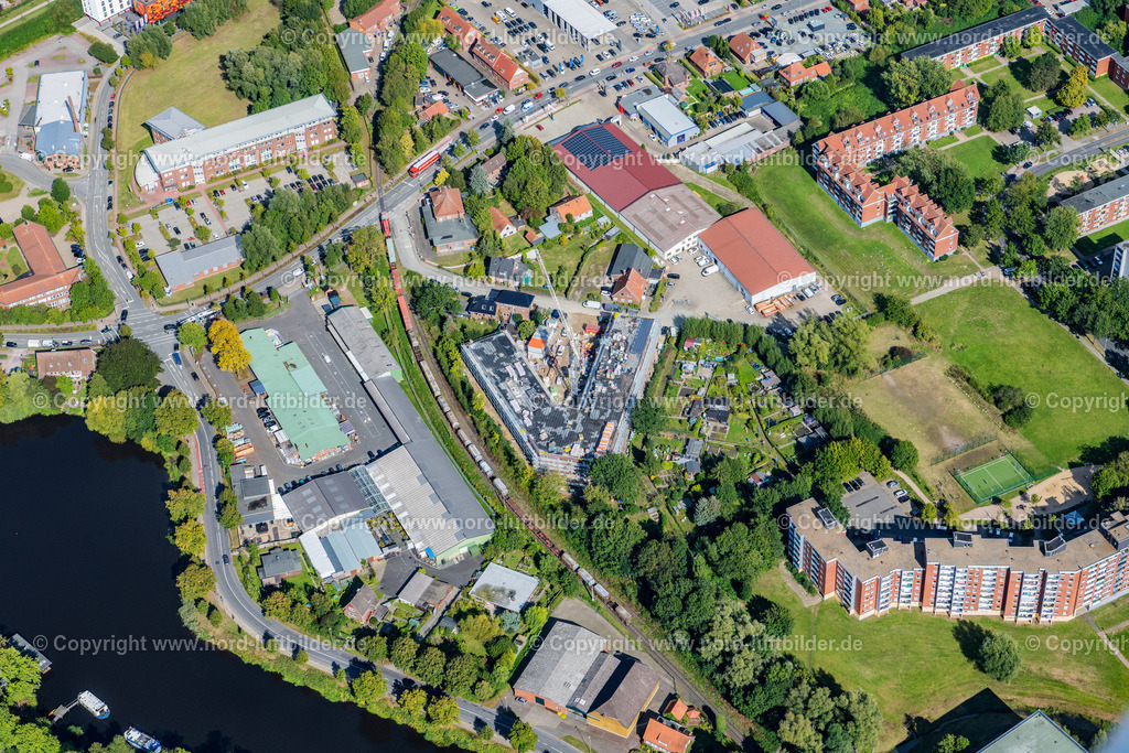 Stade_Holzhafen_Wolff_Gartencenter_ELS_2193200922 | STADE 20.09.2022 Gewerbegebiet und Infrastruktur " Altländer Viertel " an der Jorker Straße in Stade im Bundesland Niedersachsen, Deutschland. // Commercial area and infrastructure " Altlaender Quarter " on Jorker Strasse in Stade in the state Lower Saxony, Germany. Foto: Martin Elsen