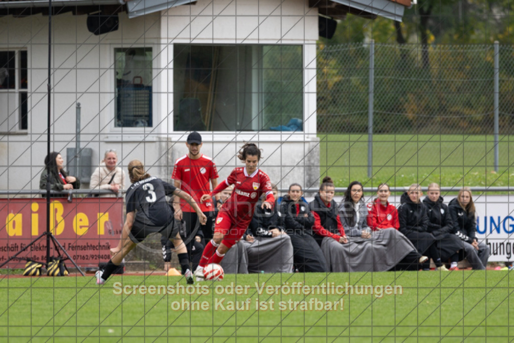 20251012_134949_0631 | #,1.FC Donzdorf (schwarz) vs. VfB Stuttgart II (rot), Fussball, Frauen-Verbandsliga Württemberg, 05. Spieltag, Saison 2025/2026, Rasenplatz Lautertal Stadion, Süßener Straße 16, 73072 Donzdorf, 12.10.2025 - 13:00 Uhr,Foto: PhotoPeet-Sportfotografie/Peter Harich