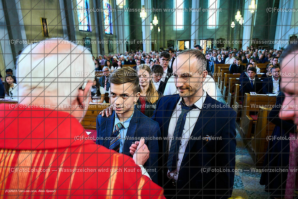ALP2403_Pfarrfirmung Wieselburg_Sakrament der Firmung | (C)FotoLois.com, Alois Spandl, Pfarrfirmung in Wieselburg mit Firmspender Eduard Gruber (ehemaliger Generalvikar der Diözese St. Pölten), Sa 3. Juni 2023.