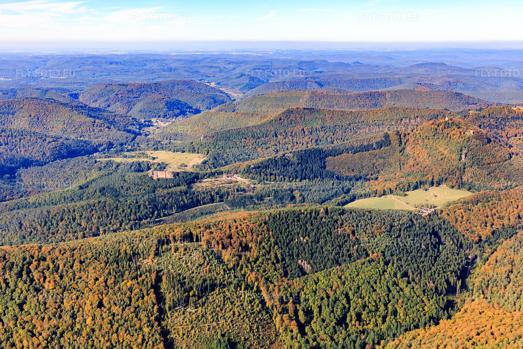 Vue aérienne: Gimbelhof, Krappenfels à Wingen dans le département Bas Rhin, France – .Photo: IMG_095074.jpg prise le 16/10/2016 par Werner Riehm/FLY-FOTO.eu – Résolution de l'original: 5324 x 3549 px