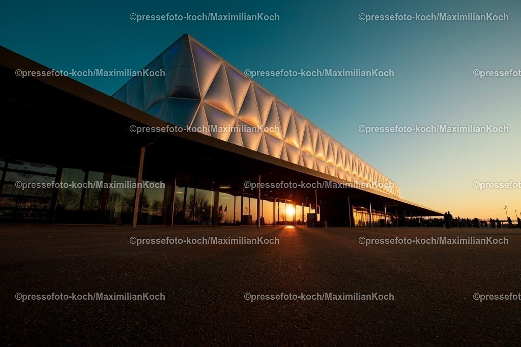 EHF19012603008 | 19.01.2026, Handball, Men's EHF EURO 2026, Deutschland - Spanien, Jyske Bank Boxen in Herning, Dänemark, Preliminary Round: Aussenansicht der Jyske Bank Boxen im Sonnenuntergang Abendlicht Abends Abendstimmung zur Blauen Stunde 