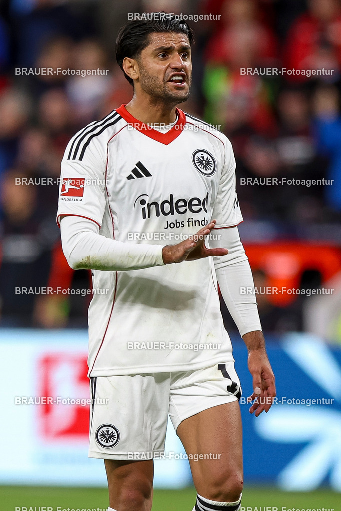Bayer 04 Leverkusen vs Eintracht Frankfurt - Bundesliga  | Leverkusen, Deutschland, 12.09.25:   Mahmoud Dahoud (Eintracht Frankfurt) gestikuliert, Gestik waehrend des Spiels der Bundesliga zwischen  Bayer 04 Leverkusen vs Eintracht Frankfurt in der BayArena(Foto von Brauer-Fotoagentur / Adrian Schlueter)