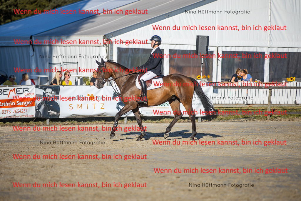 BK1A6221 | Turnierbilder Turnierfotos Nina Hüffmann Turnierfotografie Pferdefotografie Tierzeichnung Haustierzeichnung Pferdezeichnung Hundezeichnung Videograf  - Realisiert mit Pictrs.com