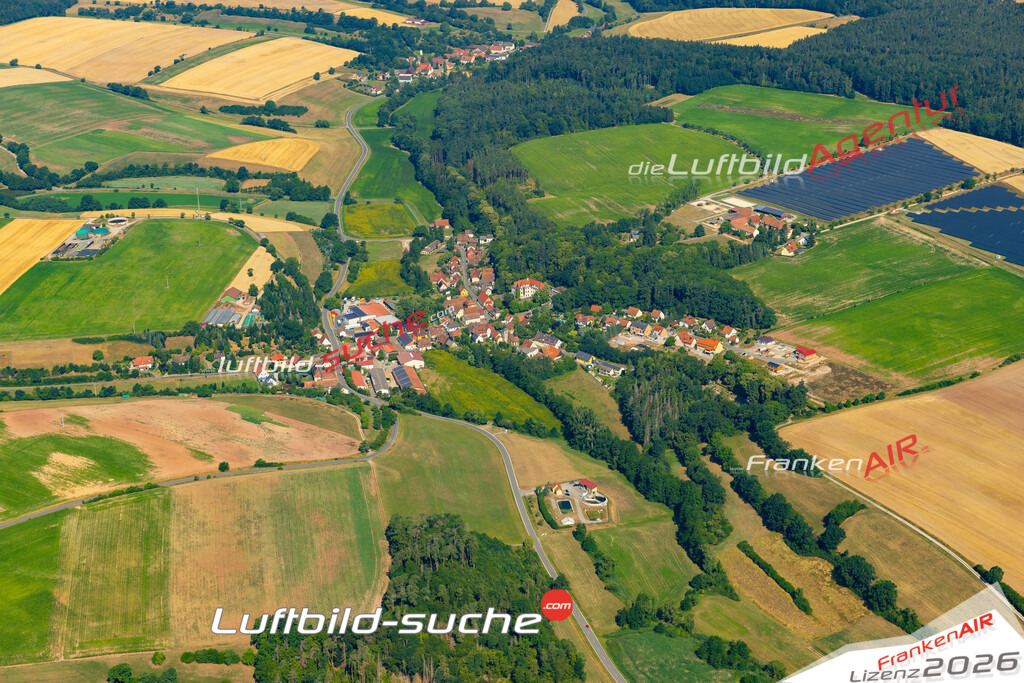 Das Luftbild zeigt : Obersteinbach Markt Taschendorf - Die Luftaufnahme wurde 2023 vom UL-Flugzeug aus erstellt ( keine Drohne ) - Hochauflösende Luftaufnahme - Für grossformatige Ausdrucke geeignet. Die Geschenkidee !Mit Lizenz und Bildrechte bestellbar