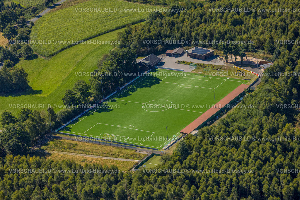 Wenden250812053 | Luftbild, Fußballstadion Sportplatz Am Siepen SV Ottfingen 1931 e.V., Thomasstraße, Ottfingen, Wenden, Sauerland, Nordrhein-Westfalen, Deutschland