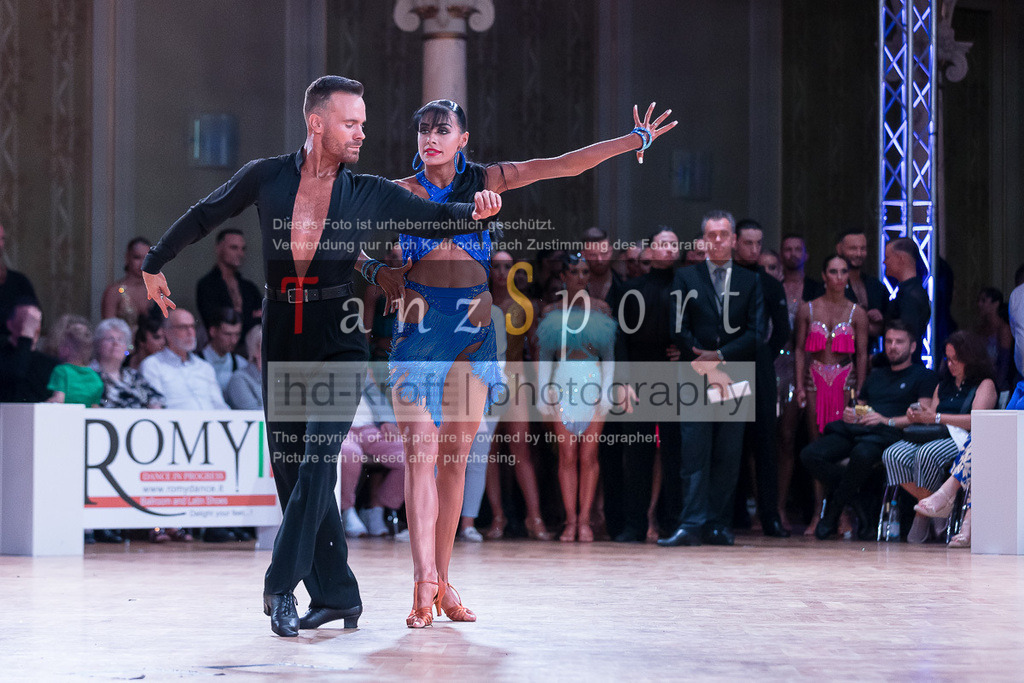 20240706_WDSF_WO_Latin_10641 | Tanzsportbilder, Standardtanz, Lateintanz, WDSF, DTV, LTVB, dancecomp, goc, hessen tanzt, blaues band der spree, walzer, tango, wiener walzer, slowfox, quickstepp, samba, rumba, cha-cha-cha, paso doble. jive, hd-kroft photography, turniertanzsport