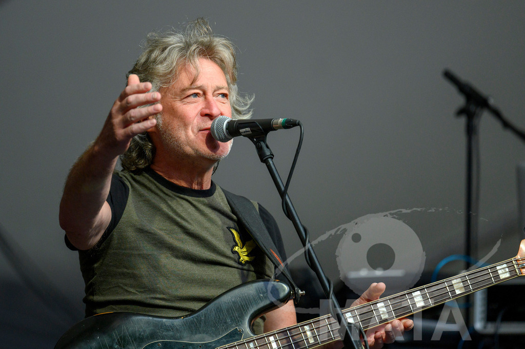 _DWA2572 | Craig Fletcher von John Lees' Barclay James Harvest live bei einem Konzert in Serenadenhof Nürnberg, 01.07.2023 - Realisiert mit Pictrs.com