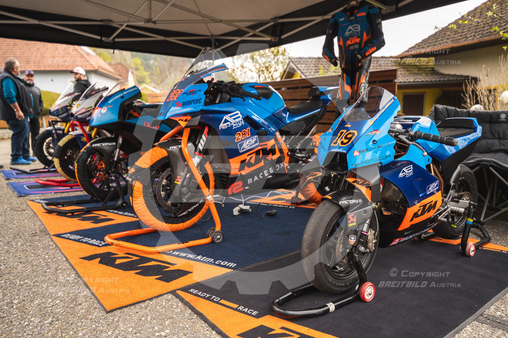0228 - Bergrennen Landshaag2026 | BREITBILD Austria Webshop

Finde Fotos von: Breitbild, Breitbild Austria, Landshaag, Europeanbikers, KTM, BMW, Bergrennen, Bikeporn, Carporn, Bikes, Cars, Fotografie, Oberösterreich, Österreich, Berufsfotograf, Motorradteile Ganster, Julbach, Pannoniari - Realisiert mit Pictrs.com