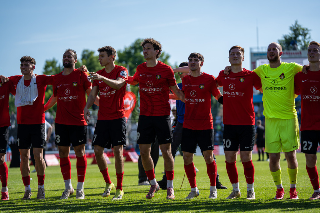 Stuttgarter Kickers vs. SG Sonnenhof Großaspach, Fussball, WFV-Pokal, Finale, 23.05.2026 | Team jubelt nach Abpfiff mit Fans, Zuschauern und Verantwortlichen,Stuttgarter Kickers vs. SG Sonnenhof Großaspach, Fussball, WFV-Pokal, Finale, 23.05.2026