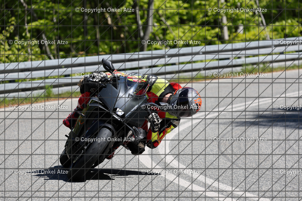 IMG_8565 | Fotograf am Kyffhäuser. Onkel Atze. Kyffhäuser Rennstrecke. Café36. Motorsportfotografie. - Realisiert mit Pictrs.com